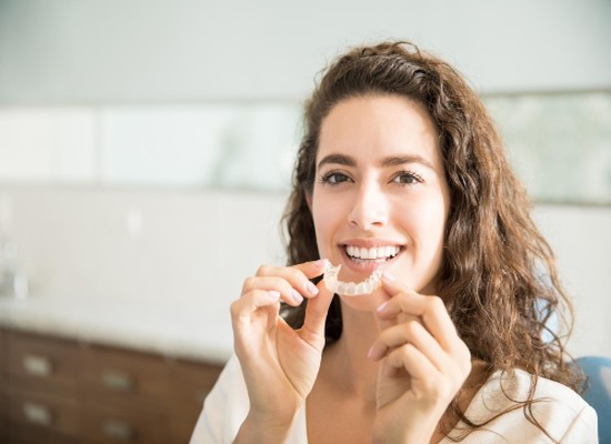 Ortodonti-Ortodontist-Diş Teli- İnvisalign Tedavisi, Şeffaf Plak? Şeffaf Diş Plak Fiyatları? Antalya